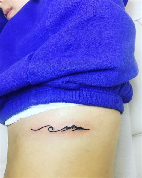 17 hermosos tatuajes en las costillas (y sus significados) para las ...